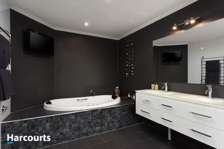 Sixth view of Homely house listing, 2 Amanda Drive, Carrum Downs VIC 3201