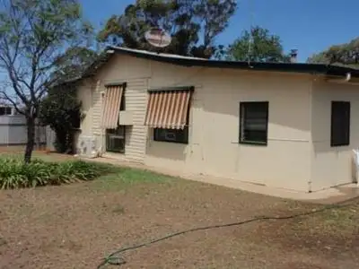 5 Miller Street, Hay NSW 2711