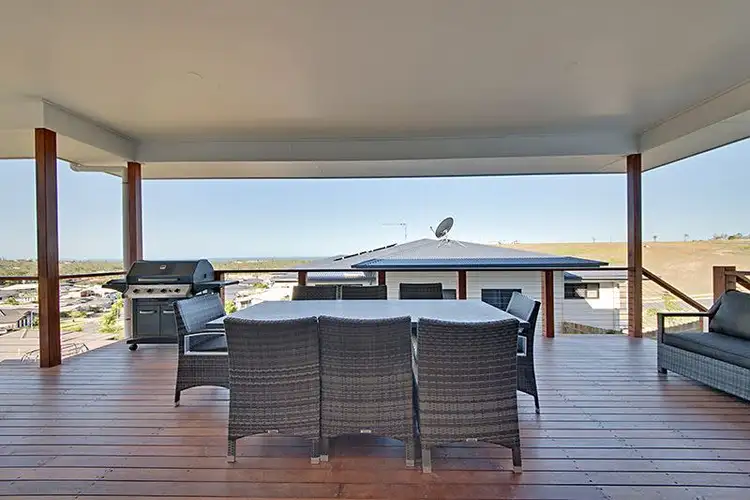 6 Ridge Avenue, Lammermoor QLD 4703