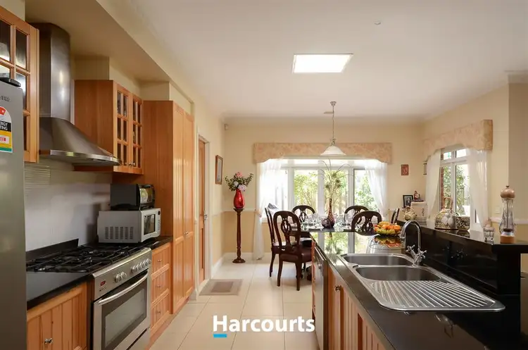 21 Golden Grove Drive, Narre Warren South VIC 3805