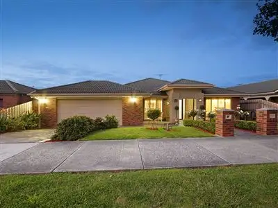 8 Brookland Greens Boulevard, Cranbourne VIC