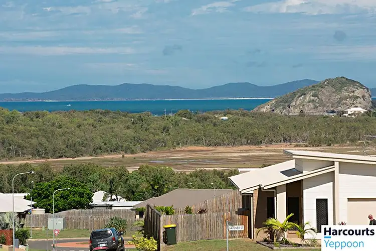 Second view of Homely house listing, 32 Waterview Drive, Lammermoor QLD 4703