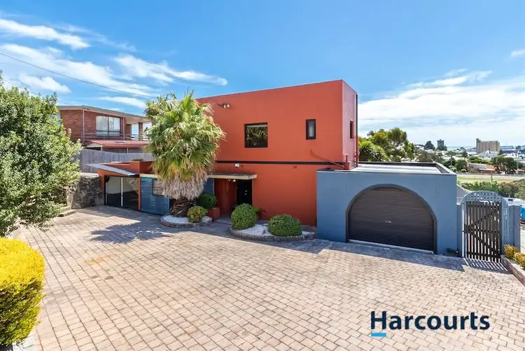 16 Lyons Avenue, Miandetta TAS 7310