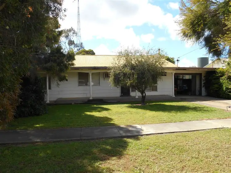 225 Edward St, Hay NSW 2711
