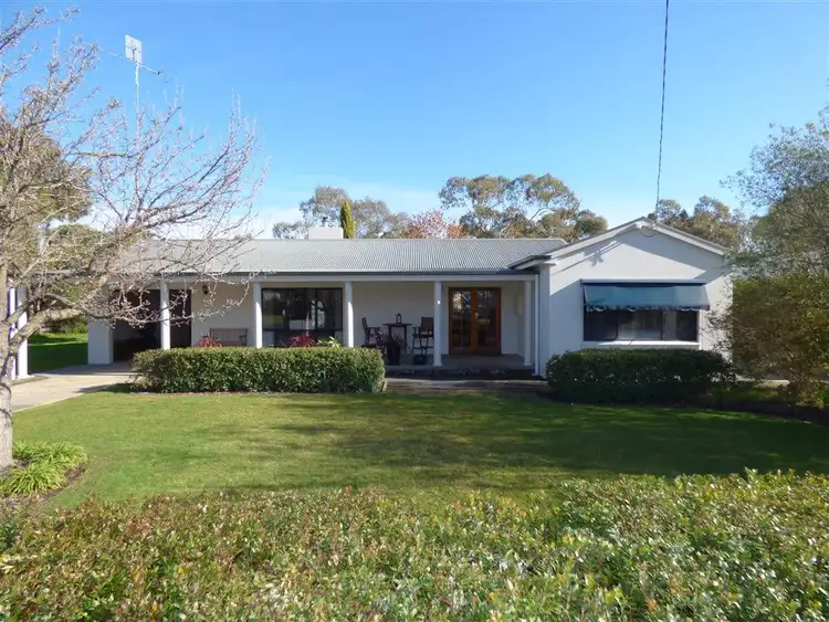 6 Wannon Ave, Edenhope VIC 3318