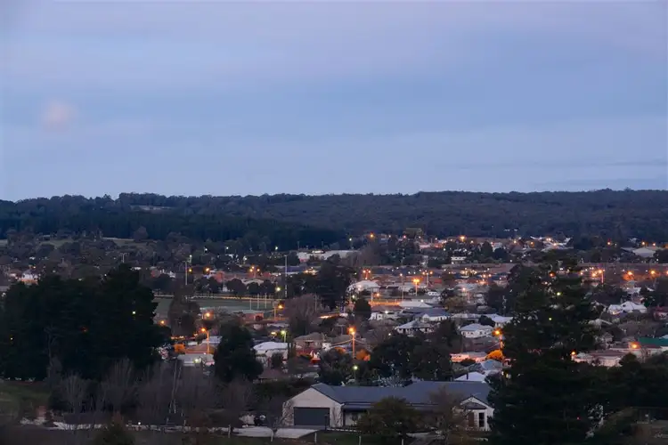 1/10 Brooksbank Court, Black Hill VIC 3350