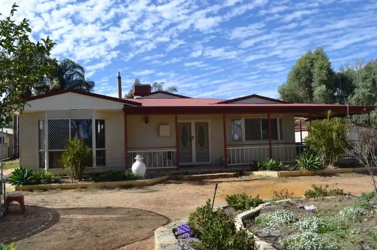 8 Russell Street, Tammin WA 6409