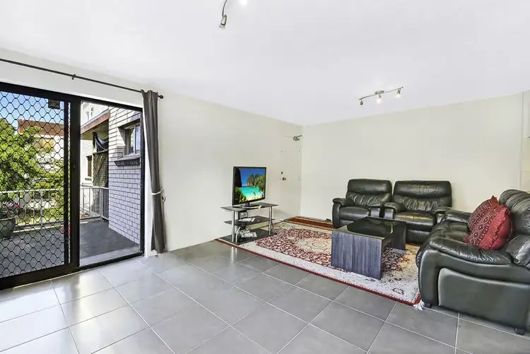 4/3 Ahern Street, Labrador QLD 4215