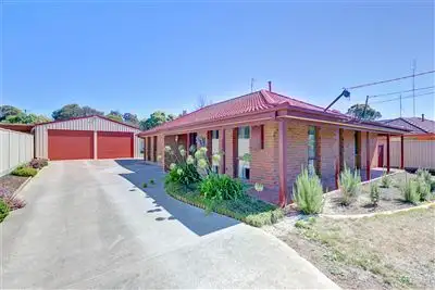 10 Semillion Grove, Mount Clear VIC 3350