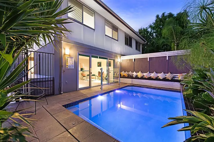 2/7 Sandy Court, Southport QLD 4215
