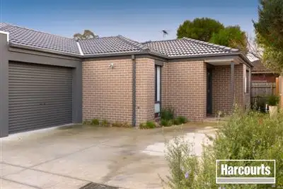 2/17 Collins Crescent, Berwick VIC 3806