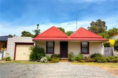 13 Melbourne Road, Creswick VIC 3363