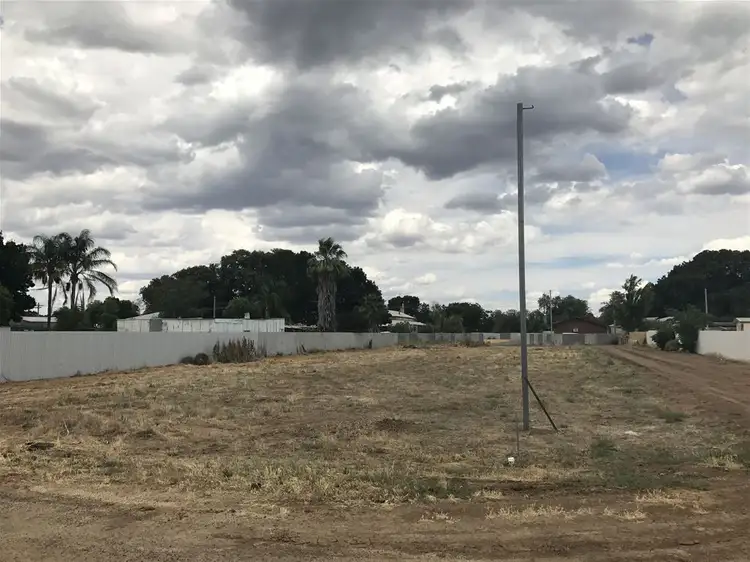 184 Harrison Street, Hay NSW 2711