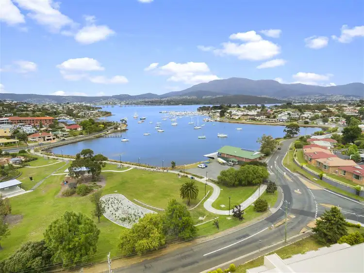 22 Esplanade, Lindisfarne TAS 7015