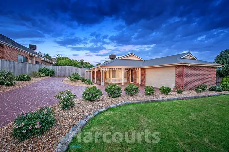 12 Banks Rd, Pakenham VIC 3810
