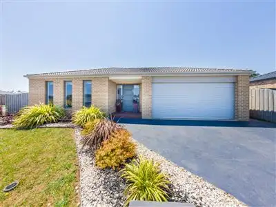 16 Chiswick Crescent, Drouin VIC