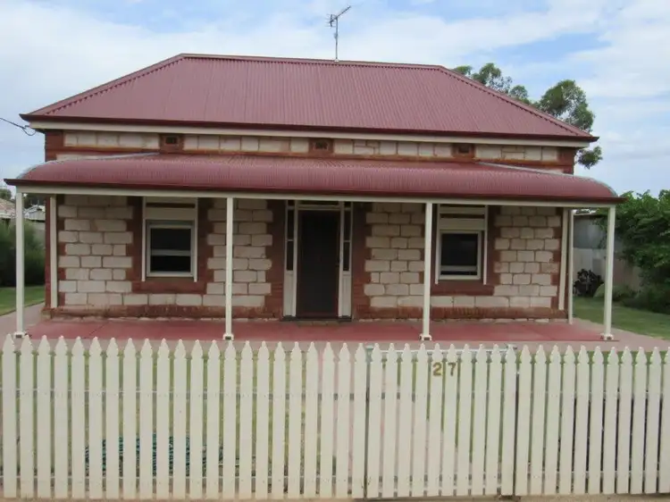 27 Jervois Street, Peterborough SA 5422