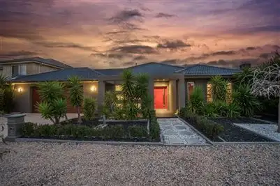 8 Riverglades Drive, Sanctuary Lakes VIC 3030