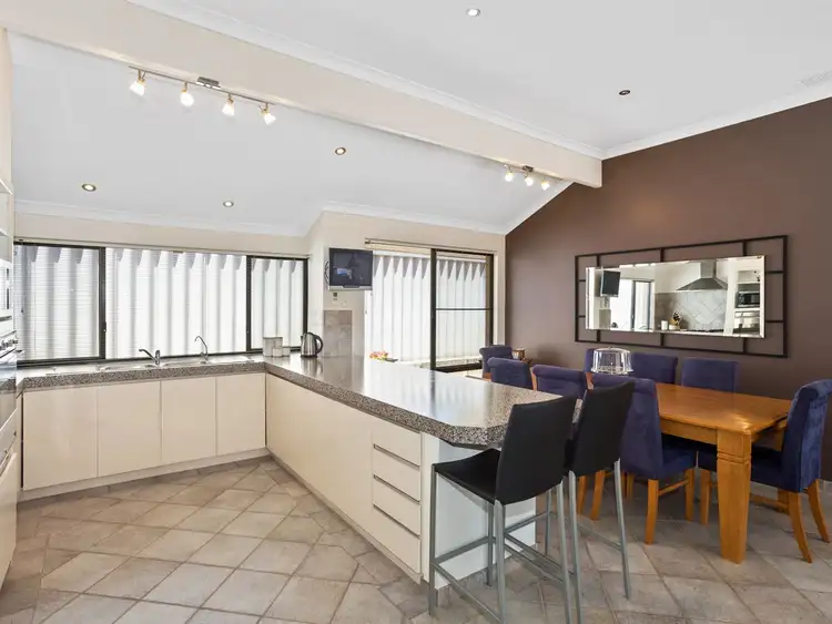 Fifth view of Homely house listing, 2 Areca Close, Munster WA 6166