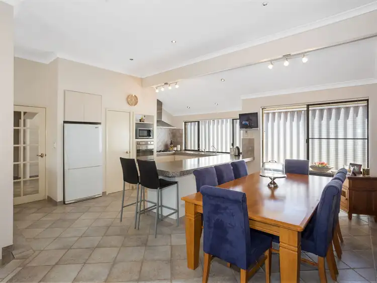 Sixth view of Homely house listing, 2 Areca Close, Munster WA 6166