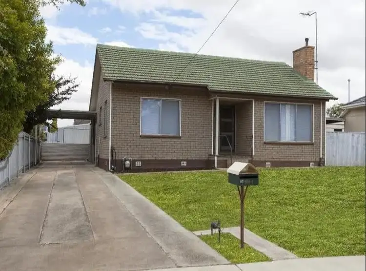 16 Bonnin Ave, Ararat VIC 3377