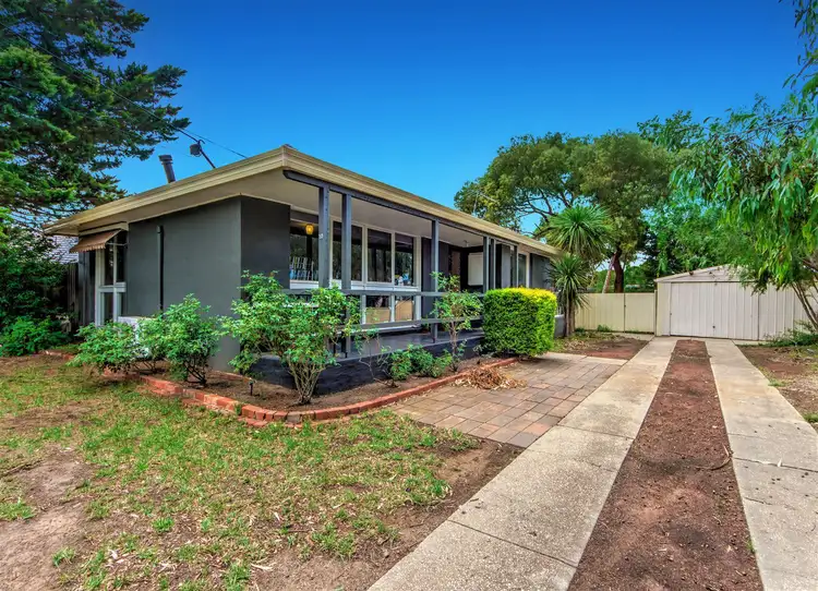 10 Kingsford Avenue, Melton South VIC 3338