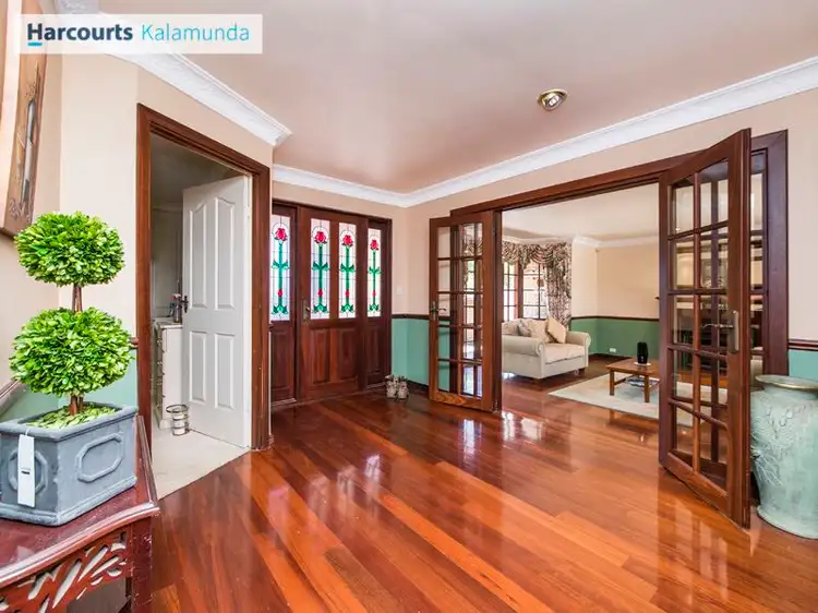10 Cagney Way, Lesmurdie WA 6076