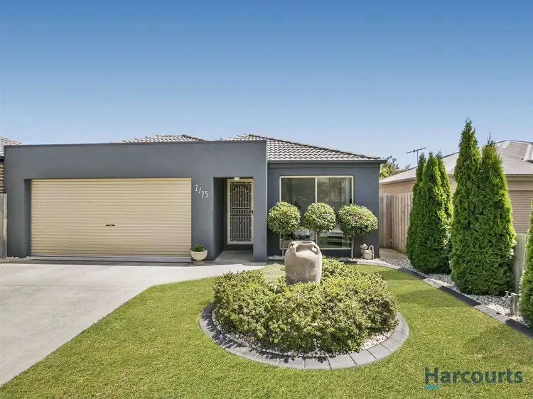 Main view of Homely townhouse listing, 2/25 Fernlea Close, Trafalgar VIC 3824