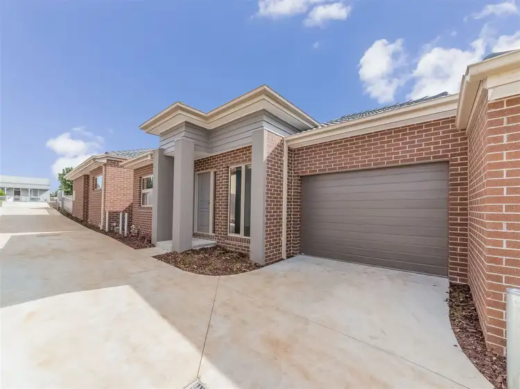 2/12 Park View Road, Drouin VIC 3818
