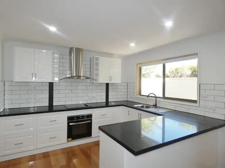 Second view of Homely unit listing, 2/18 Begg Street, Horsham VIC 3400