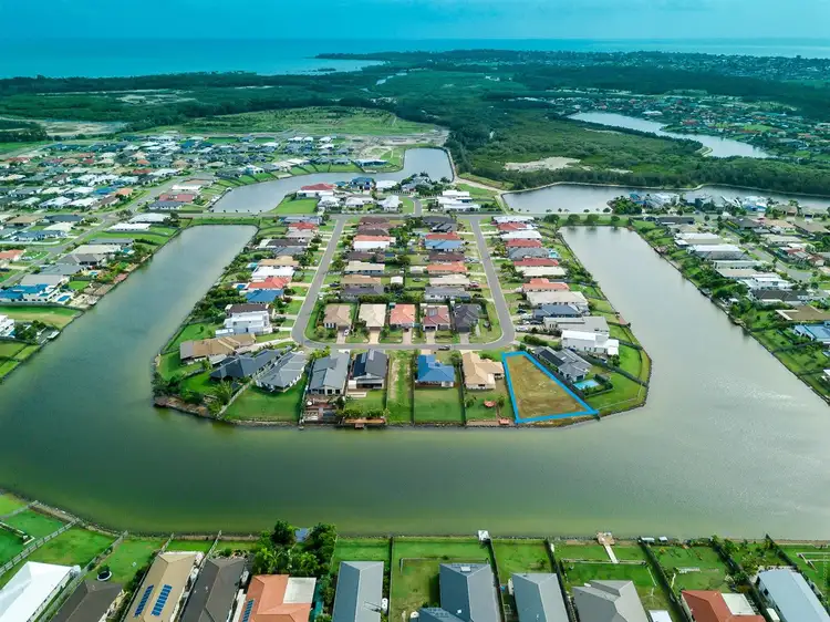 28 Earl St Vincent Circuit, Eli Waters QLD 4655