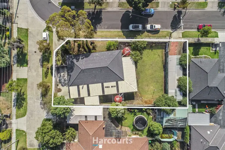 8 Lillian Street, Cranbourne VIC 3977