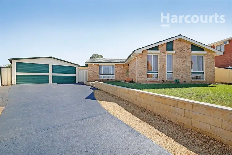15 Shiraz Place, Eschol Park NSW 2558
