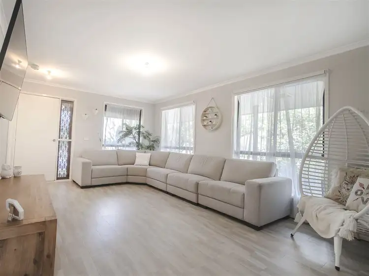 21 Lakeside Drive, Roxburgh Park VIC 3064