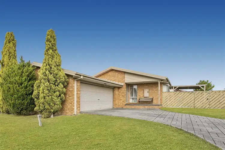 12 Kent Court, Cranbourne North VIC 3977