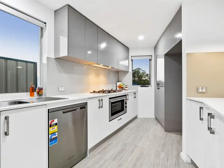 Fifth view of Homely house listing, 2 Tralee Place, Meadow Springs WA 6210