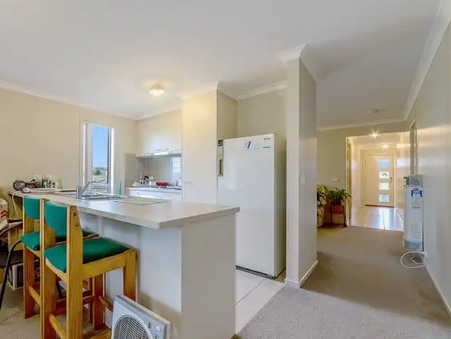 Fifth view of Homely house listing, 8 Sunline Street, Drouin VIC 3818