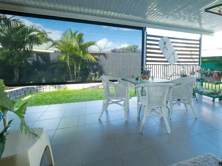 2/142 Emerald Park Way, Urangan QLD 4655