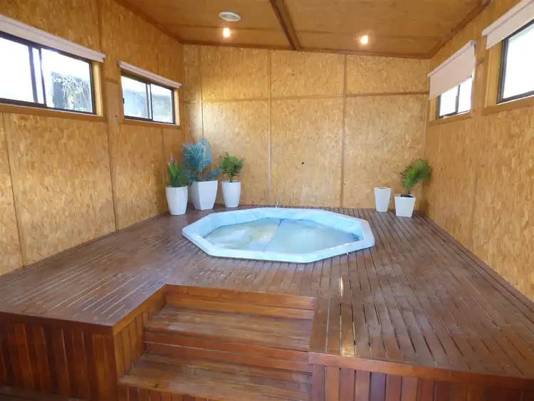 Sixth view of Homely house listing, 8 Weldon Power Court, Horsham VIC 3400