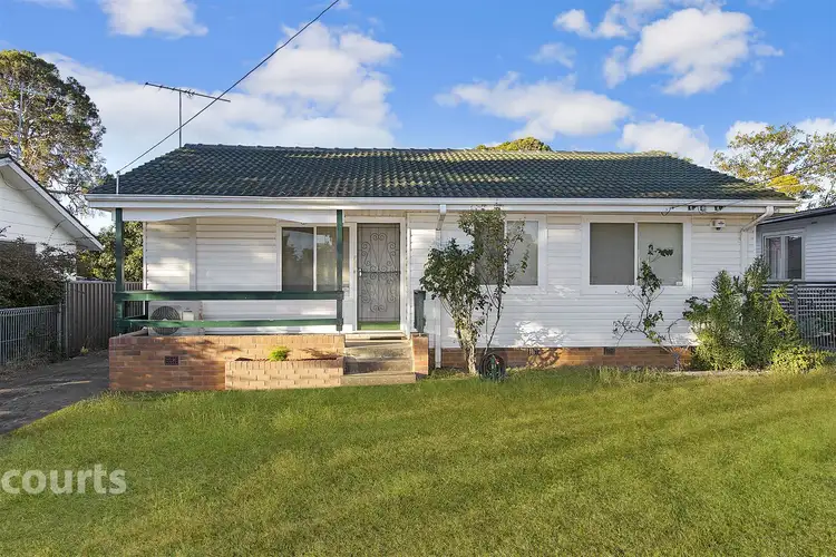 11 Manila Road, Lethbridge Park NSW 2770