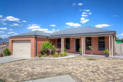 15 Maurie Paull Court, Mount Clear VIC