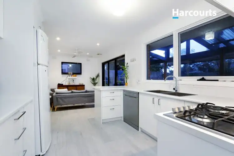 8 Deanswood Drive, Somerville VIC 3912