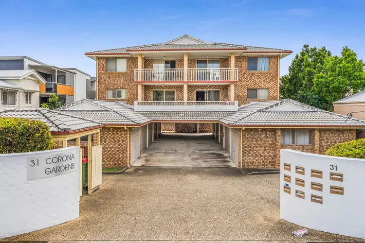 2/31 Crown Street, Holland Park West QLD 4121