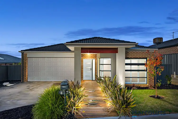 8 Ontario Drive, Pakenham VIC 3810