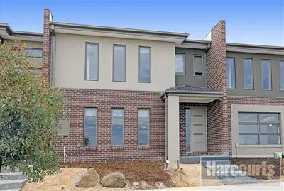 Main view of Homely townhouse listing, 5 Allumba Way, Epping VIC