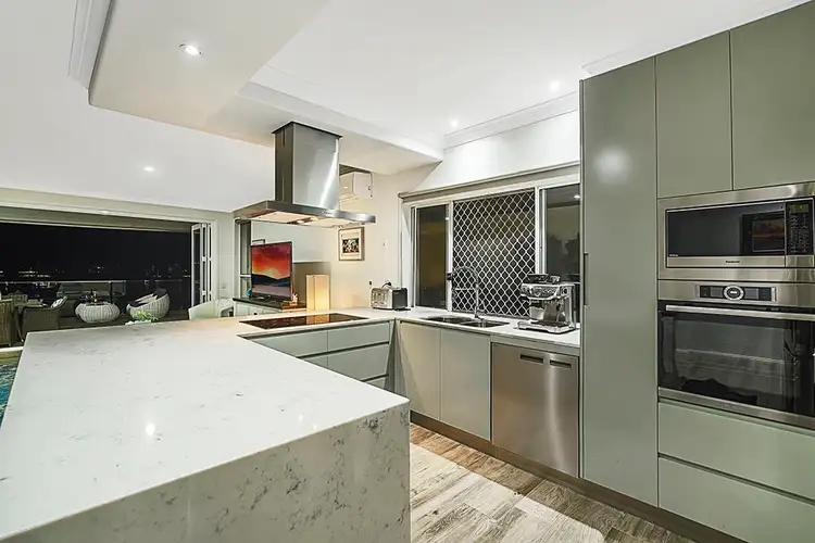 Fifth view of Homely semi-detached listing, 2/253 Stanhill Drive, Chevron Island QLD 4217