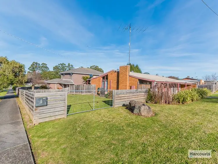Second view of Homely house listing, 3 Boronia Street, Drouin VIC 3818