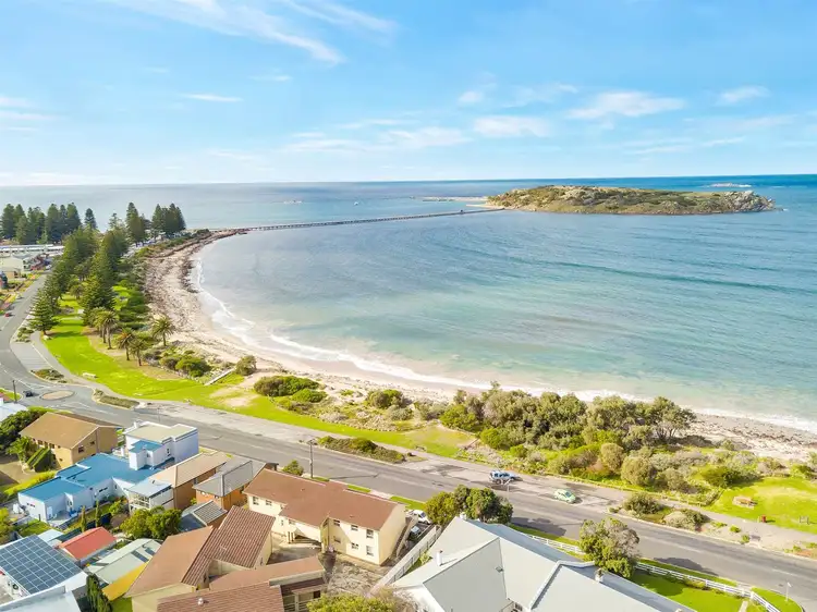 1/30 Esplanade, Victor Harbor SA 5211