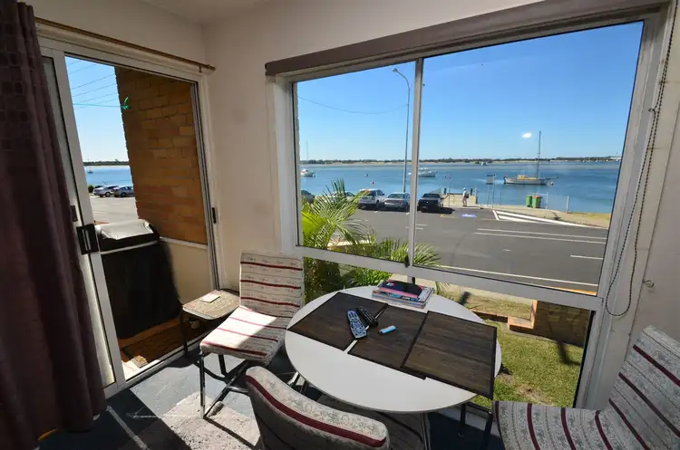 4/272 Marine Parade "Sheraton Lodge", Labrador QLD 4215
