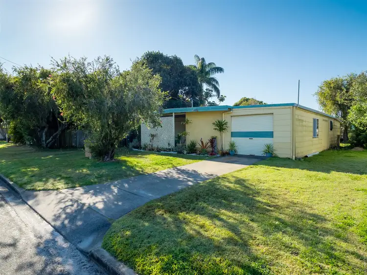 14 Smith Street, Urangan QLD 4655